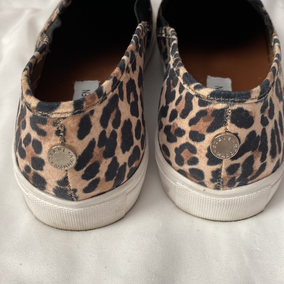 Steven Madden slip on cheetah print shoes - Picture 4 of 11